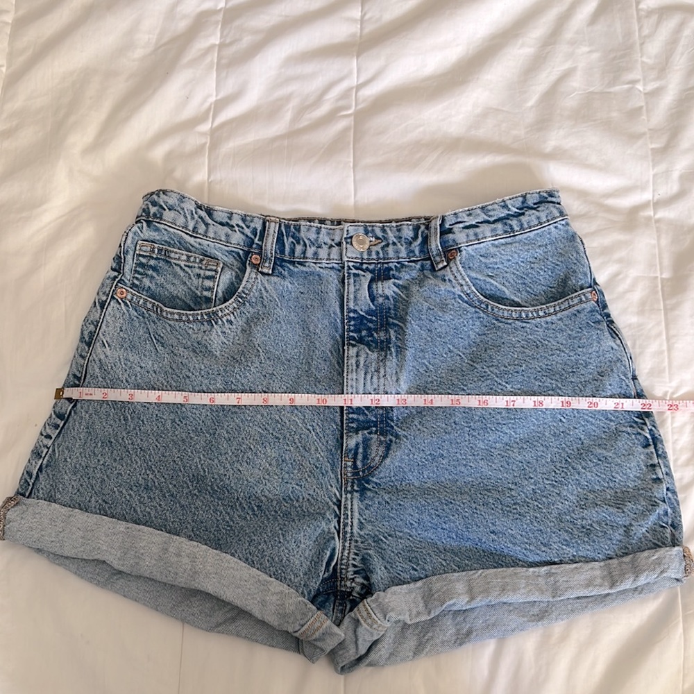 Zara mom Fit Jean Short in Acid Wash - Picture 9 of 13